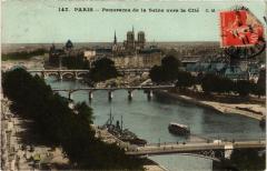 Paris Panorama de la Seine vers la Cité