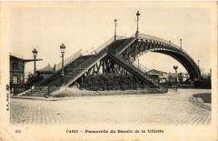 Carte postale ancienne Passerelle du Bassin de la Villette
                                                                     à Paris 19e
                                