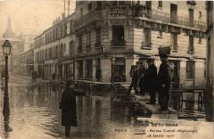 Carte postale ancienne Crue de la Seine - Bureau Central téléphonique
                                                                     à Clichy
                                