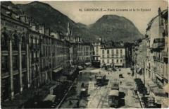 Grenoble - Place Grenette et le Saint-Eynard à Grenoble
