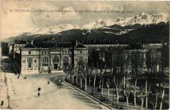 Grenoble - Place de la Constitution - Musée-Bibliotheque et la à Grenoble