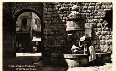 Vence Fontaine et Porte du Peryra à Vence