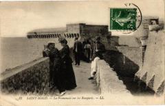 Saint-Malo-La Promenade sur les Remparts à Saint-Malo