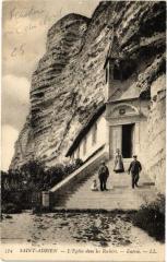 Saint-Adrien-L'Eglise dans les Rochers-Entrée à Saint-Adrien