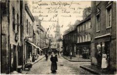 Quintin-La Rue de L'Eglise à Quintin