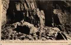 Le Cap Frehel-Pointe du Jas-Une des nombreuses grottes