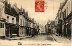 Courtenay-Rue de Villeneuve et Mairie à Courtenay