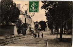Jargeau - Le Boulevard Porte-Madeleine et l'Ecole des Garcons à Jargeau
