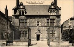 Lorris - La Mairie à Lorris