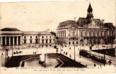 Tours-Le Palais de Justice l'Hotel de Ville et la Place à Tours
