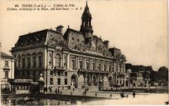Tours - L'Hotel de Ville (Laloux architect) et la Place à Tours