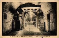 Chateau de Chaumont-sur-Loire-Le Pont Levis pris du Porche à Chaumont-sur-Loire