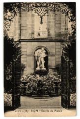 Riom - Entrée du musée à Riom