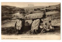 Saint-Nectaire-le-Bas - Le dolmen à Saint-Nectaire