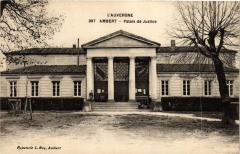 L'Auvergne - Ambert - Palais de Justice à Ambert