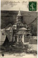 Orcival - L'Eglise Style Auvergnat à Orcival