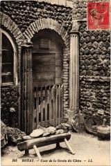 Royat - Cour de la Grotte du Chien à Royat