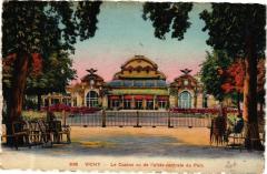 Vichy Le Casino vu de l'allée centrale du Parc à Vichy