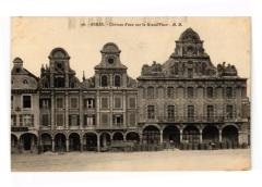 Arras - Chateau d'eau sur la grand place à Arras