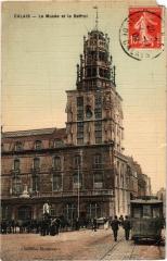 Calais - Le Musée et le Beffroi à Calais