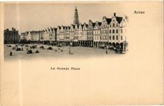 Arras - La Grande Place à Arras