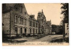 Abbaye de La Grande Trappe - Les Religieux se rendant aux travaux