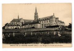 Abbaye de la Grande Trappe Les Religieux au Travail de la Fenaison