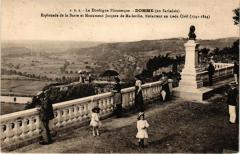 Domme-Esplanade de la Barre et Monument Jacques de Malleville à Domme