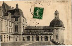 Hautefort-Chateau vue de la cour intérieure à Hautefort