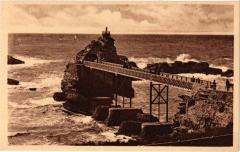 Biarritz - Le Rocher de la Vierge et la Passerelle à Biarritz