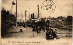 Saint-Nazaire - Paquebot quillant le port à Saint-Nazaire