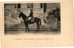 Saumur - Officier général commandant l'Ecole en I.9 -
																					49400 Saumur
																			