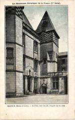 Saumur (Maine-et-Loire) - Hotel de Ville - Facade sur la cour à Saumur