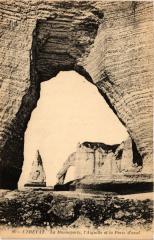 Carte postale ancienne La Manneporte, l'Aiguille et la Porte d'Aval
                                                                     à Étretat
                                
