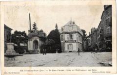 Salins-les-Bains-La Place d'Armes l'Hotel et l'Etablissement à Salins-les-Bains
