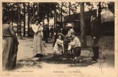 Paris Vecu. a la fontaine