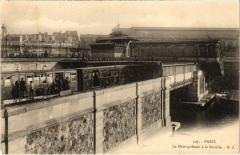 Métropolitain à la Bastille à Paris 4e