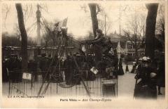 Paris Vecu. Aux Champs Elysees