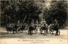 Paris Moderne Les femmes cocher. Le ralliement au bois