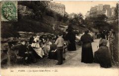 Carte postale ancienne Le Square Saint-Pierre
                                                                     à Paris 18e
                                