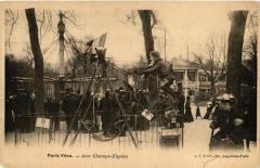 Paris Vecu. Aux Champs-Elysees.