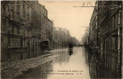 Carte postale ancienne Inondations de Janvier 1910 - Le Boulevard national submergé
                                                                     à Clichy
                                