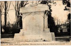 Blois-Square de Republique-Monument eleve aux Morts de Grande à Blois