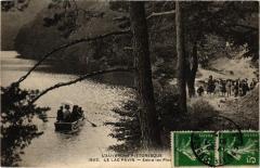 L'Auvergne Pittoresque - Le Lac Pavin - Entre les PINs....