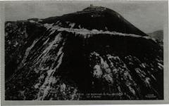 Le sommet du Puy-de-Dome vu d'avion