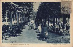 Vichy Une Allee du Parc France à Vichy