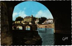 Mayenne-Le Pont Neuf et le Cháteau à Mayenne