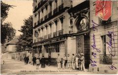 Carte postale ancienne Villa Adrienne et Bureau de Postes avenue d'Orléans
                                                                     à Paris 14e
                                