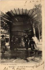 Paris Vecu. Sortie du Metropolitain