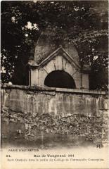 Carte postale ancienne Rue de Vaugirard - Petit Oratoire dans le Jardin du Collège de l'Immaculée Conception
                                                                     à Paris 15e
                                